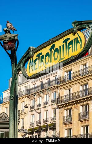 France, Paris, Place de Clichy, metro access by Hector Guimard Stock Photo