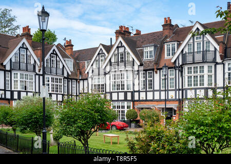 Houses in Queen's Elm Square, Chelsea, London, England Stock Photo