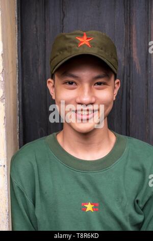 Vietnam, Red River Delta, Hanoi, the Cong Coffee, young waiter Stock Photo