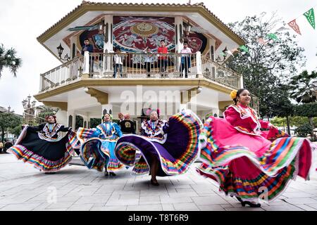 Costumed Mexican dancers perform the traditional Jarabe Tapatío folk dance in the Plaza Central Israel Tellez Park in Papantla, Veracruz, Mexico. Stock Photo