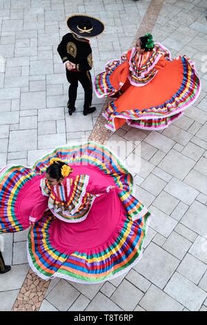 Costumed Mexican dancers perform the traditional Jarabe Tapatío folk dance in the Plaza Central Israel Tellez Park in Papantla, Veracruz, Mexico. Stock Photo