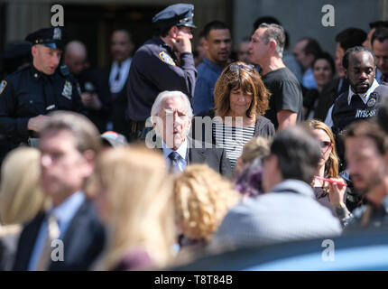 Nicole Kidman, Hugh Grant and Donald Sutherland on the set of the 'The Undoing'  Featuring: Donald Sutherland Where: Manhattan, New York, United States When: 13 Apr 2019 Credit: TNYF/WENN.com Stock Photo