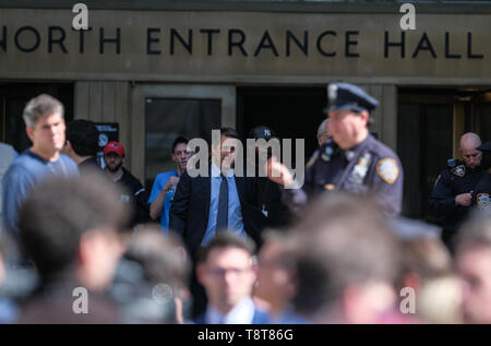 Nicole Kidman, Hugh Grant and Donald Sutherland on the set of the 'The Undoing'  Featuring: Hugh Grant Where: Manhattan, New York, United States When: 13 Apr 2019 Credit: TNYF/WENN.com Stock Photo