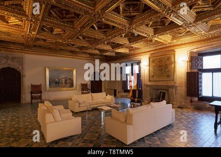 Lounge with golden coffered ceiling, Palau de la Generalitat, Government Building of the Autonomous Region of Valencia, Valencia, Spain Stock Photo