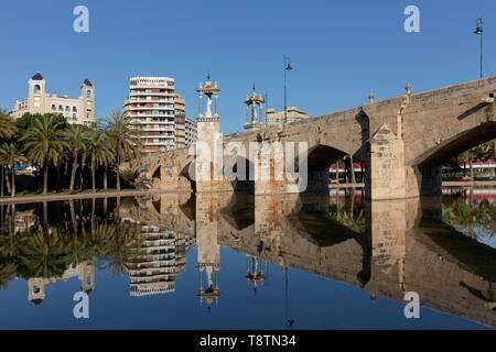 Historical bridge with statues of saints, Puente del Mar, Turia Park, Jardi del Turia, Valencia, Spain Stock Photo