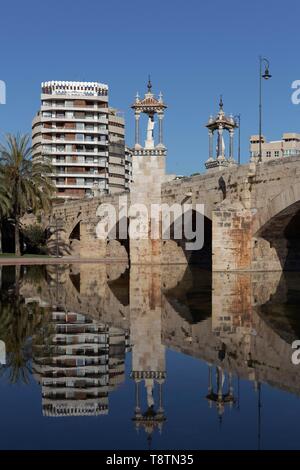 Historical bridge with statues of saints, Puente del Mar, Turia Park, Jardi del Turia, Valencia, Spain Stock Photo