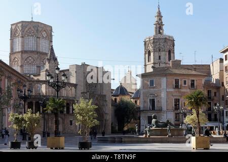 Plaza de la Mare de Deu, also Plaza de la Virgen with cathedral and tower Miguelete, Valencia, Spain Stock Photo