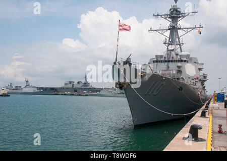 190514-N-VA840-0002 CHANGI NAVAL BASE (May 14, 2019) The Arleigh Burke-class guided missile destroyer USS William P. Lawrence (DDG 110) sits pierside at Changi Naval Base in Singapore. William P. Lawrence is in Singapore participating in the 2019 International Maritime Defense Exhibition (IMDEX). The U.S. Navy has participated in IMDEX for decades to promote multilateral dialogue, enhance security cooperation and support regional stability as part of a free and open Indo-Pacific. IMDEX also provides U.S. Navy participants an opportunity to deepen longstanding friendships with the people and ar Stock Photo