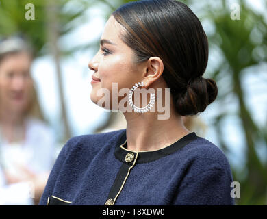 CANNES, FRANCE - MAY 15: Selena Gomez attends the photocall for 'The Dead Don't Die' during the 72nd Cannes Film Festival ( Credit: Mickael Chavet/Alamy Live News Stock Photo