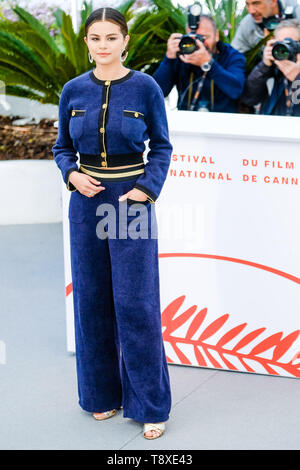 Cannes, France. 15th May, 2019. Selena Gomez poses at a photocall for The Dead Don't Die on Wednesday 15 May 2019 at the 72nd Festival de Cannes, Palais des Festivals, Cannes. Selena Gomez. Picture by Credit: Julie Edwards/Alamy Live News Stock Photo