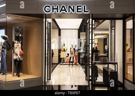 Hong Kong. 8th Apr, 2019. French Christian Dior luxury goods, such clothing  and beauty products brand store is seen at Mong Kok shopping mall in Hong  Kong. Credit: Budrul Chukrut/SOPA Images/ZUMA Wire/Alamy