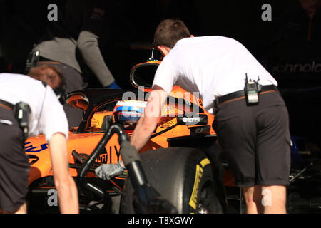 Circuit de Barcelona-Catalunya, Barcelona, Spain. 15th May, 2019. Formula One in season testing, day 2; McLaren, Oliver Turvey gets pushed back into the garage Credit: Action Plus Sports/Alamy Live News Stock Photo