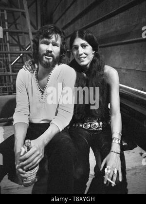 Kris Kristofferson and Rita Coolidge posed together in Vancouver, Canada in 1972 Stock Photo