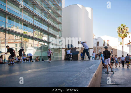 Young people skating in front of the MacBa museum, Barcelona Stock Photo
