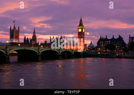 Beautiful sunset over Big Ben and the Parliament buildings, London, England
