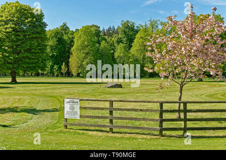 BALLINDALLOCH CASTLE BANFFSHIRE SCOTLAND THE  GARDENS  WITH THE GRASS LABYRINTH Stock Photo