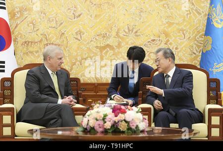 Seoul, SOUTH KOREA, South Korea. 15th May, 2019. May 15, 2019-Seoul, South Korea-In This Photos provide is President Office. Great Britain's Prince Andrew and South Korean President Moon Jae In talk their Meeting at President Office in Seoul, South Korea. Prince Andrew visited Hahoe Village in Andong, about 270Km, southeast of Seoul, previous day, 20 years after his mother, Queen Elizabeth II, toured the Chosun Dynasty(1392-1910) village. Credit: Zuma Press/ZUMA Wire/Alamy Live News Stock Photo