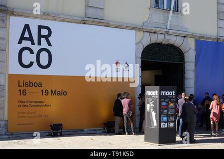 Lisbon, Portugal. 15th May, 2019. Guests attend the official inauguration of the ARCO Lisboa International Contemporary Art Fair in Lisbon, Portugal, on May 15, 2019. ARCO Lisboa will open to the general public from May 16 to 19. Credit: Pedro Fiuza/Xinhua/Alamy Live News Stock Photo