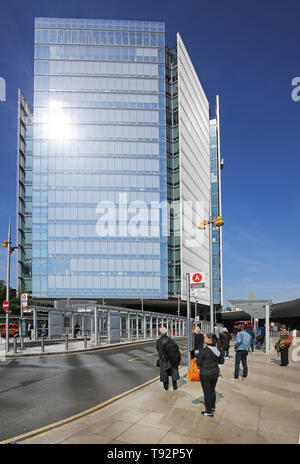 The new London Bridge bus station and taxi rank in front of The News Building, London offices of Rupert Murdoch's News Corporation. Stock Photo