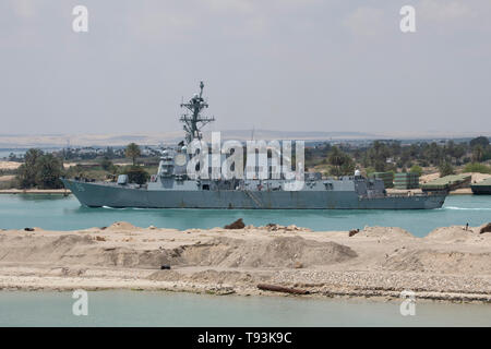 Egypt, Suez Canal. May 9, 2019 Arleigh Burke-class guided-missile cruiser USS Bainbridge (DDG 96) transiting the canal. Stock Photo