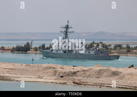 Egypt, Suez Canal. May 9, 2019 Arleigh Burke-class guided-missile cruiser USS Bainbridge (DDG 96) transiting the canal. Stock Photo