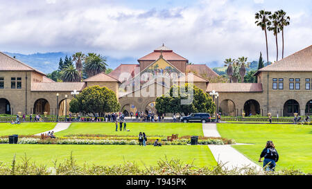 May 9, 2019 Palo Alto / CA / USA - The Stanfors Oval and the Main Quad at Stanford University Stock Photo