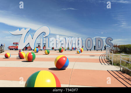 The Wildwoods Sign welcoming travelers to the resort cities of Wildwood, Wildwood Crest and North Wildwood, New Jersey, USA.The Tram Car in behind Stock Photo