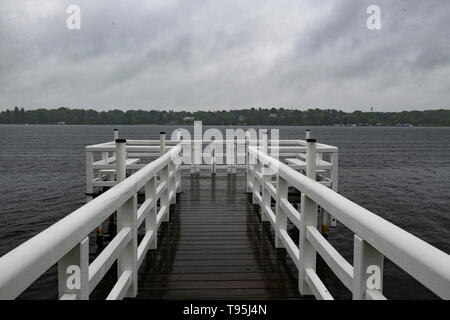 Berlin, Germany. 16th May, 2019. The water at the jetty in the garden of the Liebermann-Villa at Wannsee is dark, the sky cloudy. Credit: Paul Zinken/dpa/Alamy Live News Stock Photo