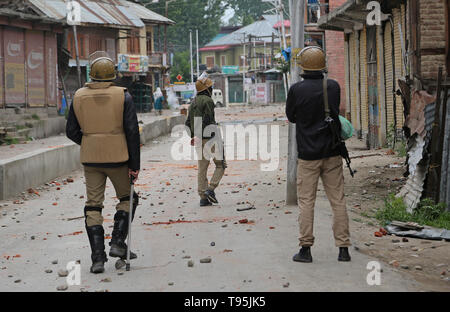 Srinagar, Indian-controlled Kashmir. 16th May, 2019. Policemen stand guard near the site of a gunfight at Pulwama district, about 50 km south of Srinagar, the summer capital of Indian-controlled Kashmir, May 16, 2019. As many as three terrorists and an Indian Armyman were killed in an encounter in the Pulwama district of India-controlled Jammu and Kashmir on Thursday, local police confirmed. Credit: Javed Dar/Xinhua/Alamy Live News Stock Photo