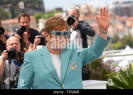 Cannes, France. 16th May 2019. Elton John poses at the photocall of 'Rocketman' during the 72nd Cannes Film Festival at Palais des Festivals in Cannes, France, on 16 May 2019. | usage worldwide Credit: dpa picture alliance/Alamy Live News Stock Photo