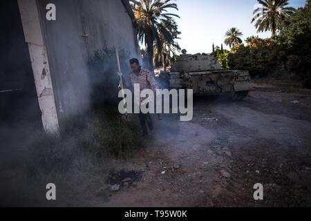 Tripoli, Libya. 16th May, 2019. A fighter from UN-backed government forces is seen in Al-Sawani frontline near Tripoli airport in Tripoli, Libya, on May 16, 2019. At least six civilians were reported killed and five more injured in an apparent airstrike in populated areas of the Libyan capital of Tripoli, Stephane Dujarric, spokesman for UN Secretary-General Antonio Guterres, said on Thursday. Credit: Amru Salahuddien/Xinhua/Alamy Live News Stock Photo