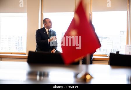 Helsinki, Finland. 17th May, 2019. Mevlüt Cavusoglu, Turkey's Foreign Minister, will meet the German Foreign Minister for bilateral talks on the sidelines of the meeting of the Committee of Ministers of the Council of Europe in Helsinki. It is expected that the Helsinki meeting will make a final attempt to resolve the problems between the Council of Europe and Russia. Credit: Kay Nietfeld/dpa/Alamy Live News