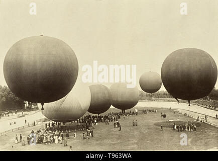 Hot air balloon. Fedele Azari (Italian, 1895 - 1930); Italy; 1914 - 1929; Gelatin silver print. Stock Photo