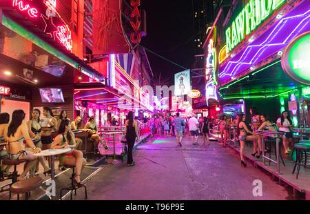 Nightlife in the red light district Soi Cowboy, girls waiting in front of a bar, Asoke Road, Sukhumvit, Bangkok, Thailand, Asia Stock Photo