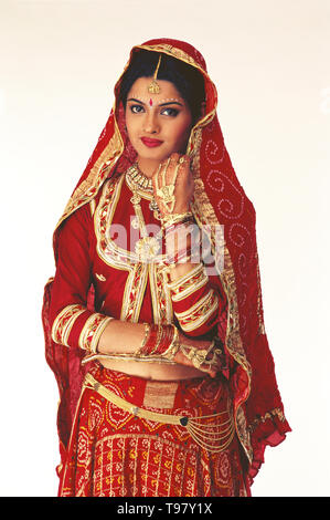 A PORTRAIT OF A Bride FROM RAJASTHAN dressed in traditional costume and jewellery Stock Photo