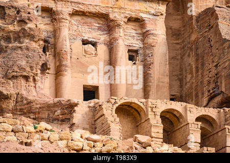Stunning view of a huge temple carved in stone in the beautiful Petra site.