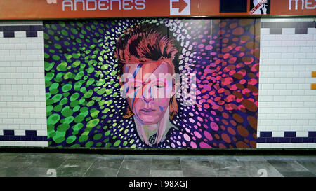 David Bowie Ziggy Stardust mural street art painting, Mexico City Metro station, under an arrow toward 'Andendes' (platforms).