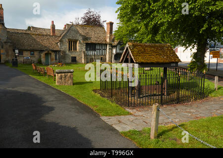 The Almonry Museum, Heritage Centre andTourist Information Centre in the cotswold village of Evesham, England, United Kingdom, Europe Stock Photo