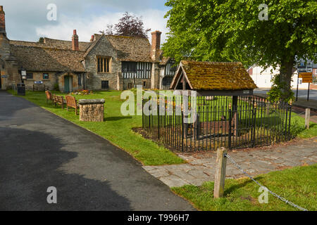 The Almonry Museum, Heritage Centre andTourist Information Centre in the cotswold village of Evesham, England, United Kingdom, Europe Stock Photo