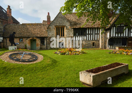 The Almonry Museum, Heritage Centre andTourist Information Centre in the cotswold village of Evesham, England, United Kingdom, Europe Stock Photo