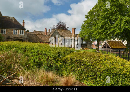 The Almonry Museum, Heritage Centre andTourist Information Centre in the cotswold village of Evesham, England, United Kingdom, Europe Stock Photo