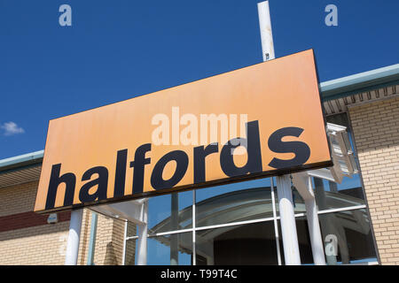 Halfords, Glamorgan Vale Retail Park, Llantrisant Stock Photo