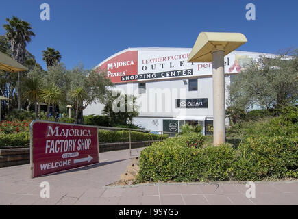 mallorca spain outlet factory manacor pearls shapes spa sizes many looking alamy porto majorica pearl exterior