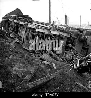 hither-green-train-crash-on-sunday-5-november-1967-the-19-43-stock