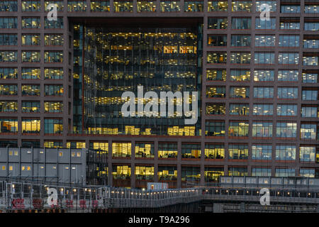 Morgan Stanley office building at Canary Wharf, Docklands London Stock ...