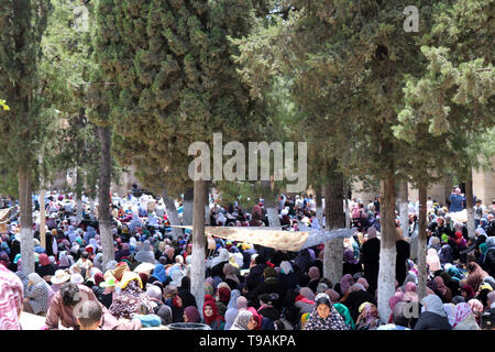 Jerusalem, Jerusalem, Palestinian Territory. 17th May, 2019. Palestinian Muslim worshipers attend Friday prayers durig the holy fasting month of Ramadan at al-Aqsa mosque compund, in Jerusalem's Old city, May 17, 2019 Credit: Abdalrahman Alami/APA Images/ZUMA Wire/Alamy Live News Stock Photo