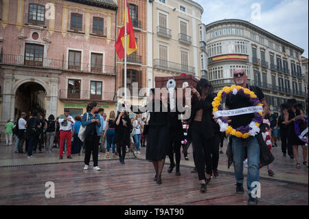 Malaga, MALAGA, Spain. 17th May, 2019. A group of women dressed in mourning clothes are seen carrying a coffin during the protest.The association of down town neighbours from Malaga have organized a symbolic funeral of a neighbour as part of a performance against the high cost of housing and rent because of property speculation in Malaga centre. Credit: Jesus Merida/SOPA Images/ZUMA Wire/Alamy Live News Stock Photo