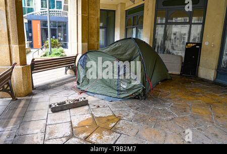 Brighton UK 18th May 2019 - Homeless have pitched up a tent outside Brighton Town Hall and the city council offices in the centre of the city . Credit : Simon Dack / Alamy Live News Stock Photo