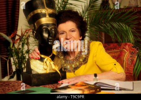 Helena Semenetz, author, Kwiatkowska, Amarna Heresy, Ancient Egypt, Ancient Greece, Key of Life, Who are you Nefertiti ?, Nefertiti, Akhenaten, Acheta Stock Photo