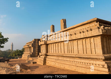 Roya Gopuram with Lighthouse in background, Mahabalipuram (Mamallapuram), India Stock Photo